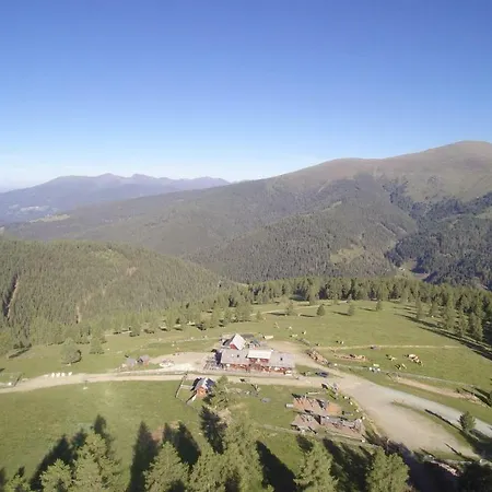 Han/Misafirhane Hiasl Zirbenhuette Hochrindl
