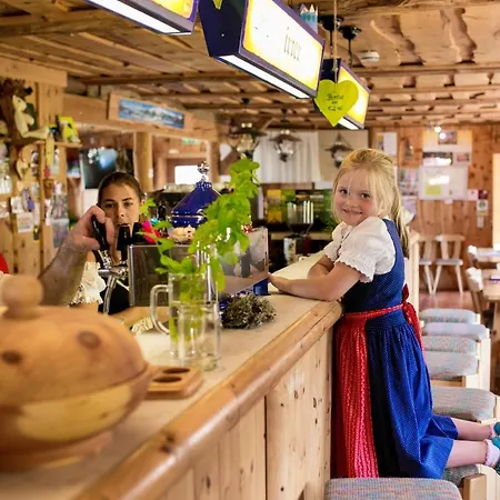 Hiasl Zirbenhuette * Хохриндль